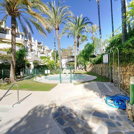 1104 First Line Beach Apartment Golden Beach Pool Марбелья Екстер'єр фото