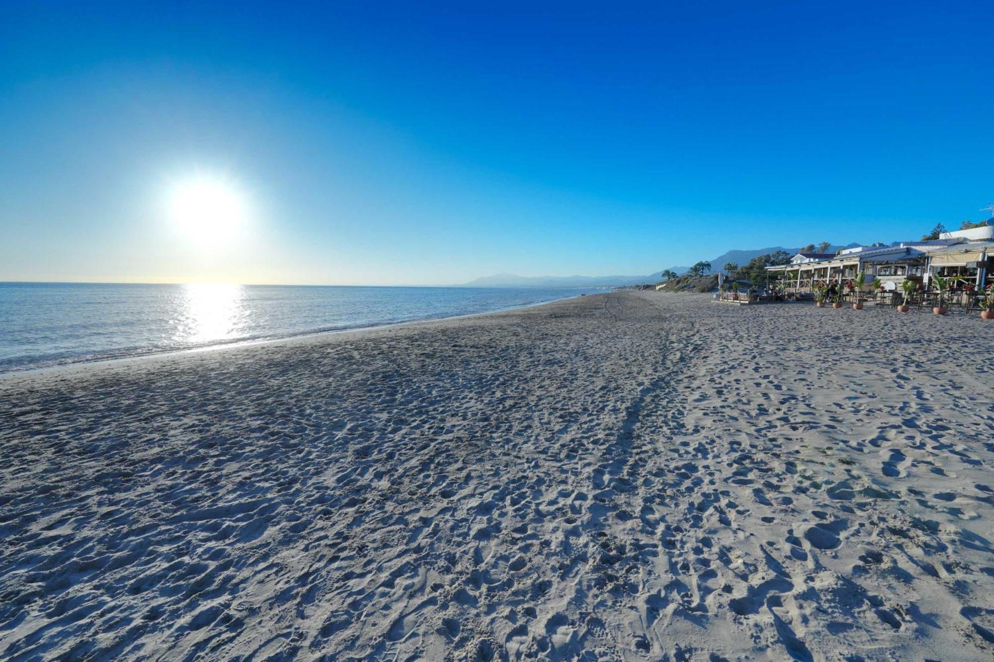 1104 First Line Beach Apartment Golden Beach Pool Марбелья Екстер'єр фото