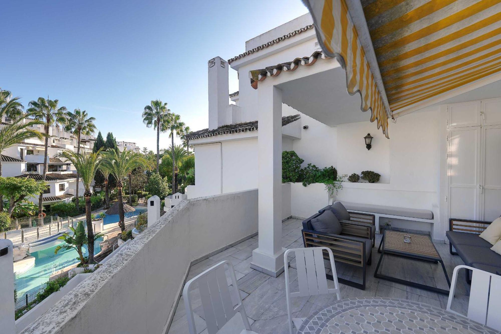 1104 First Line Beach Apartment Golden Beach Pool Марбелья Екстер'єр фото
