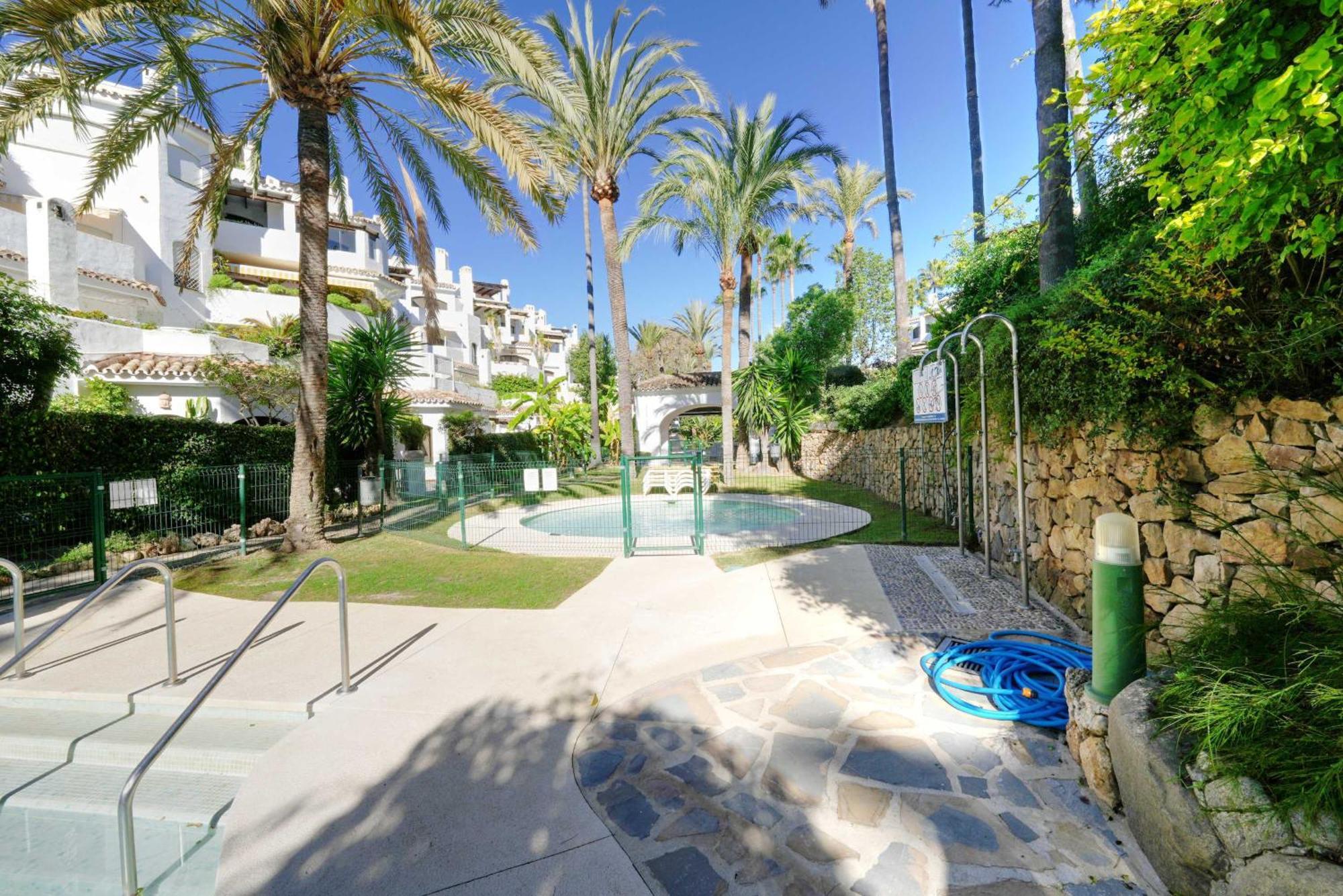 1104 First Line Beach Apartment Golden Beach Pool Марбелья Екстер'єр фото