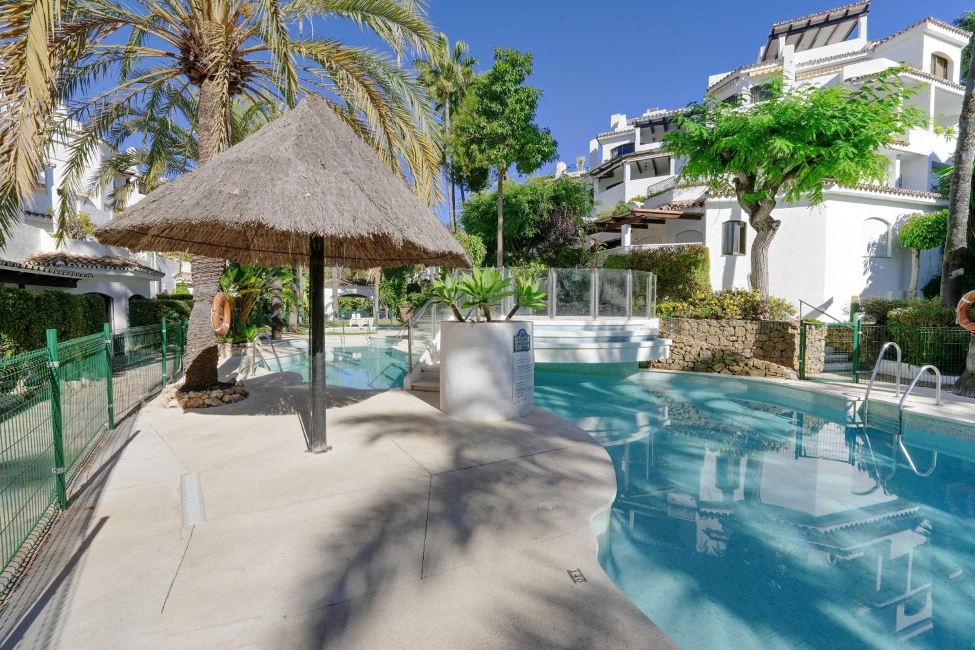 1104 First Line Beach Apartment Golden Beach Pool Марбелья Екстер'єр фото