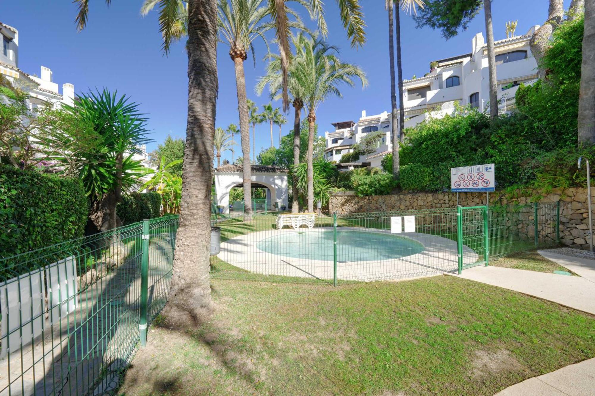 1104 First Line Beach Apartment Golden Beach Pool Марбелья Екстер'єр фото